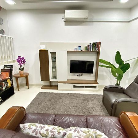 Teratak Persona Homestay. 4 Rooms Double Storey Terrace In Kuantan City. المظهر الخارجي الصورة