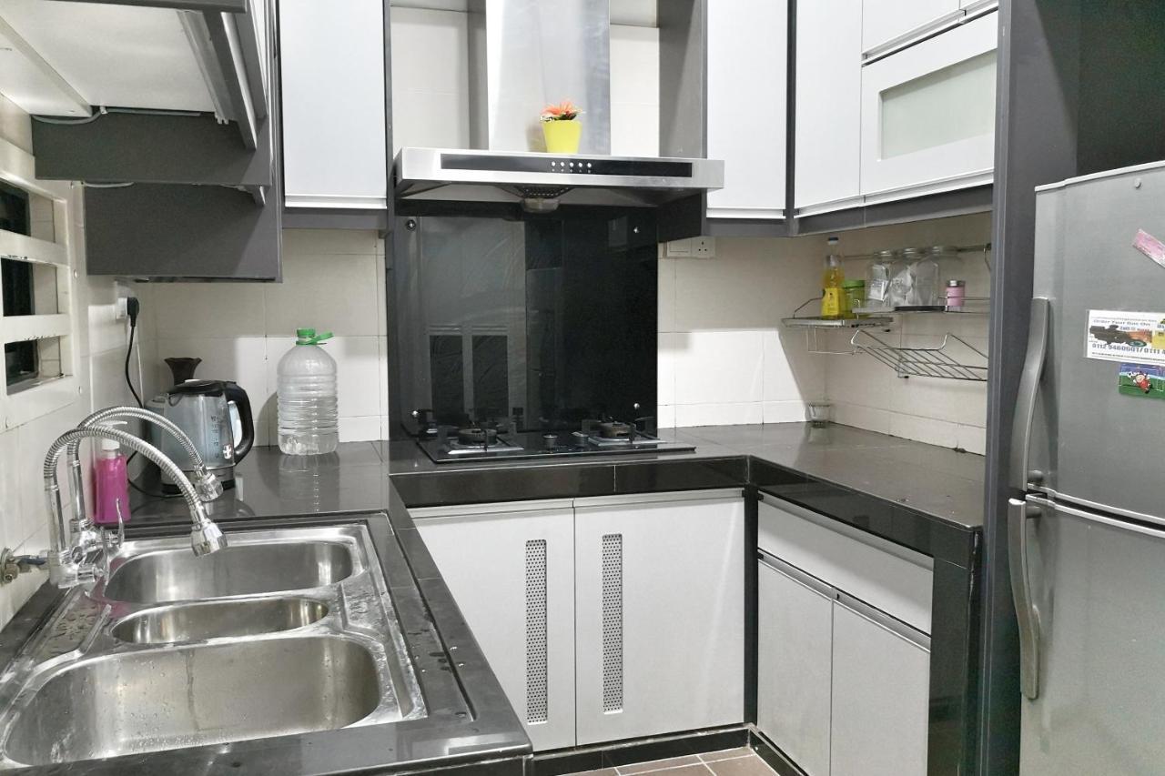Teratak Persona Homestay. 4 Rooms Double Storey Terrace In Kuantan City. المظهر الخارجي الصورة