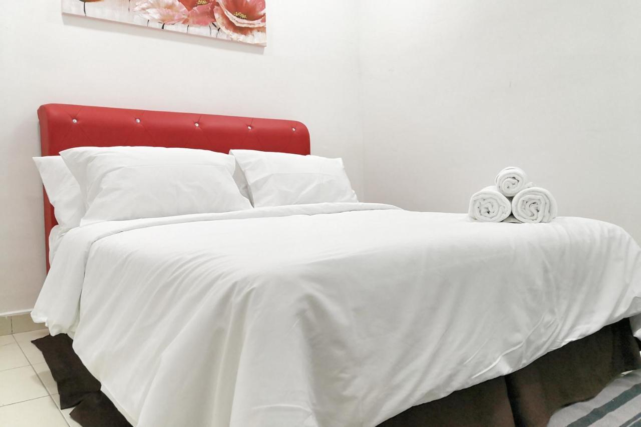 Teratak Persona Homestay. 4 Rooms Double Storey Terrace In Kuantan City. المظهر الخارجي الصورة