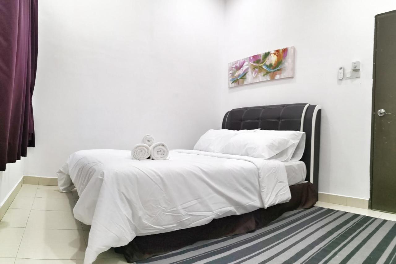 Teratak Persona Homestay. 4 Rooms Double Storey Terrace In Kuantan City. المظهر الخارجي الصورة